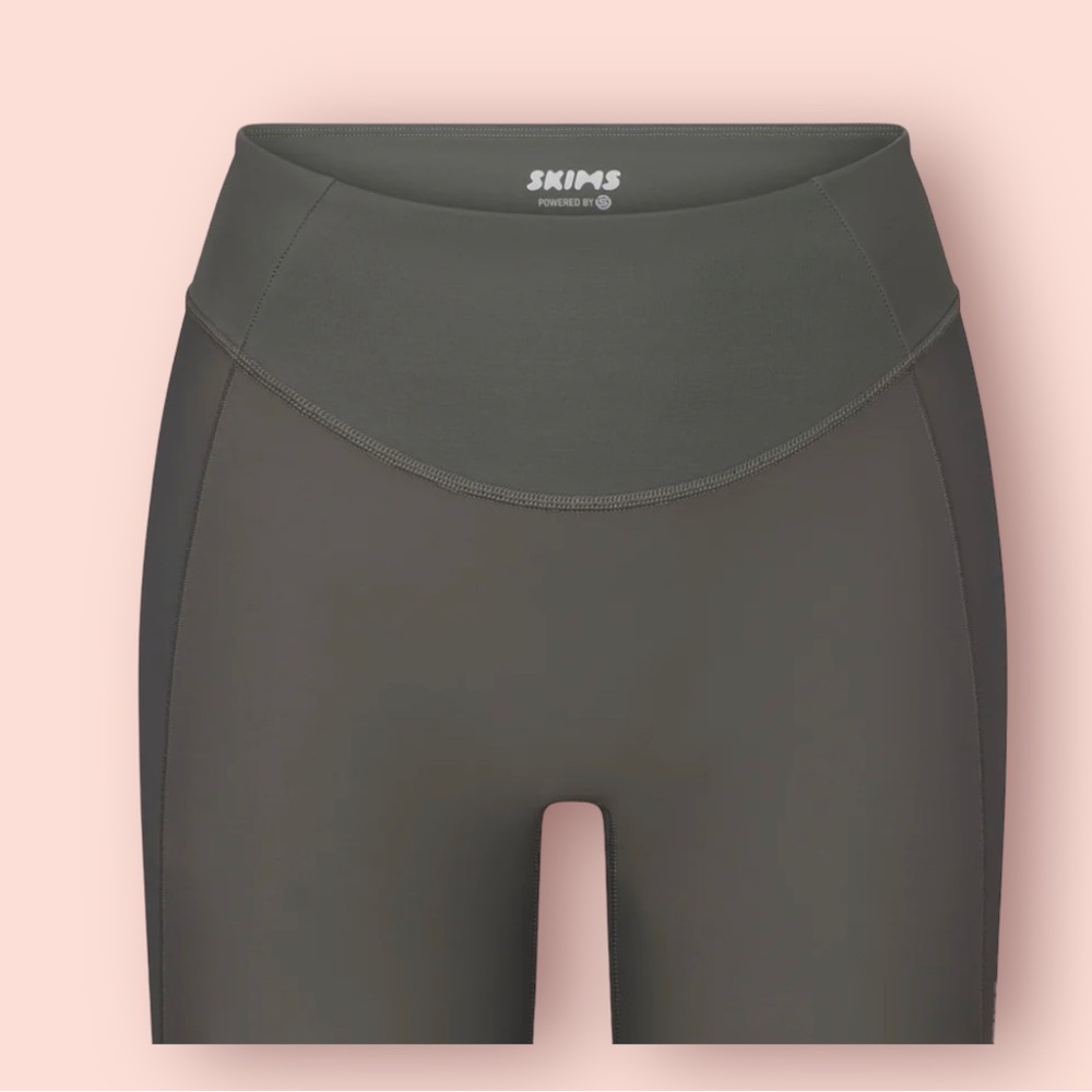 SKIMS PERFORMANCE HIGH-WAISTED BIKE SHORT Size Medium